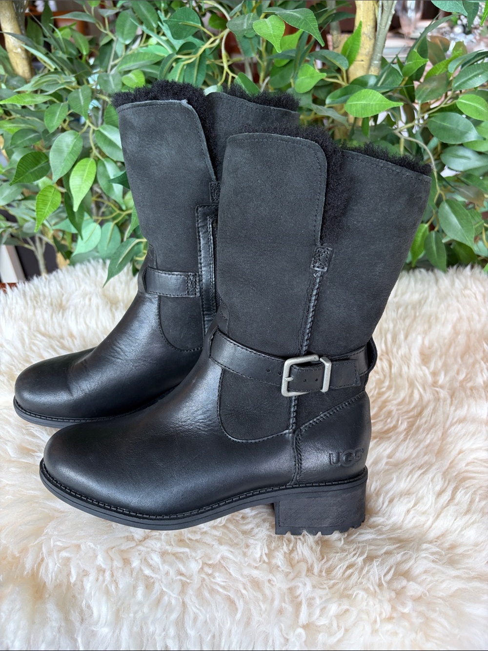 Ugg Pernille Black Leather Sheepskin Warm Winter Womens Low Heeled Boots Size 5